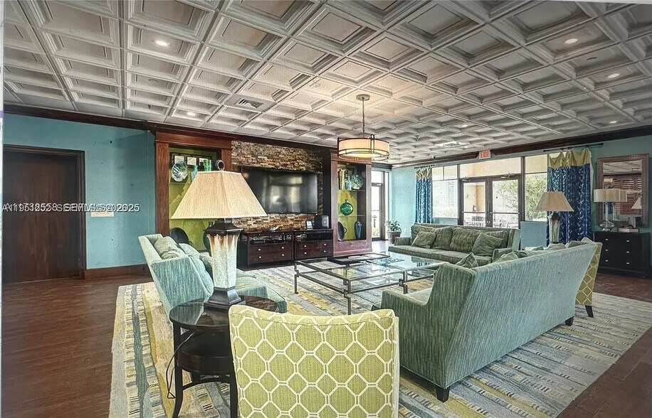 Building Photo - 3020 NE 32nd Ave