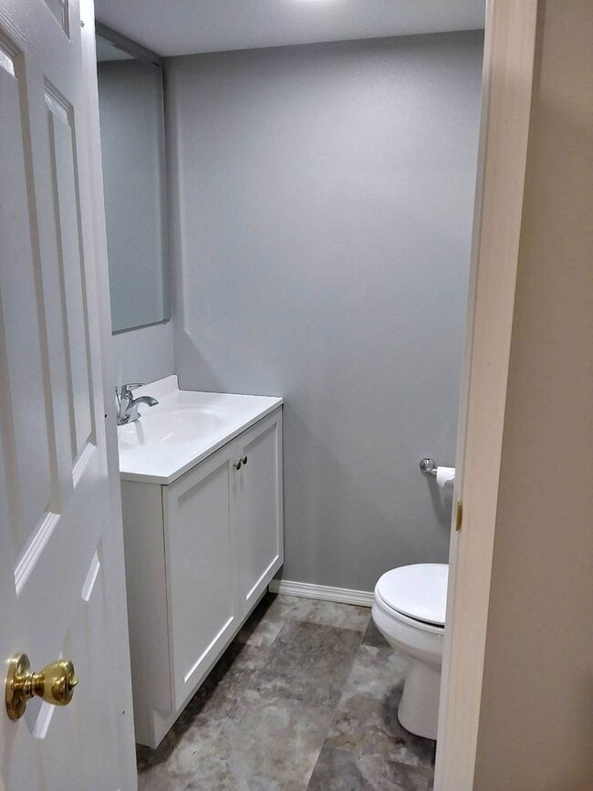 Building Photo - 4 Bedrooms/2 Bath Home