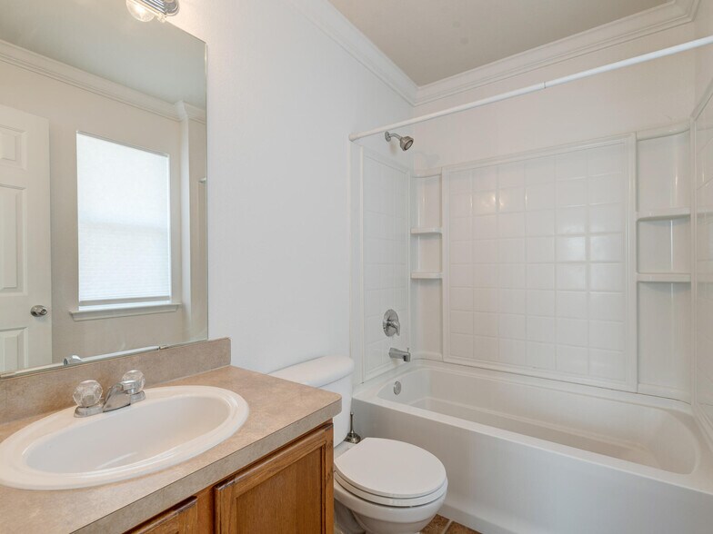Master Ensuite Bathroom - 10528 Astor Dr