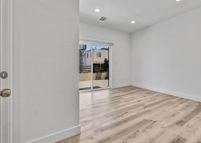 Building Photo - 4643 1/2 W. 18th