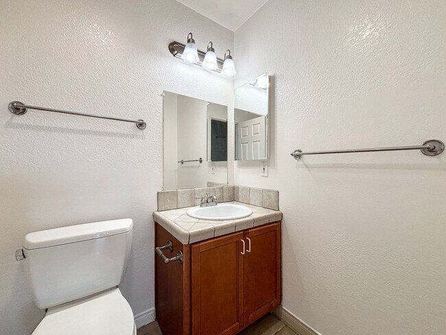 Building Photo - Charming 2BD/2BA Condo in La Mesa W/ A/C, ...