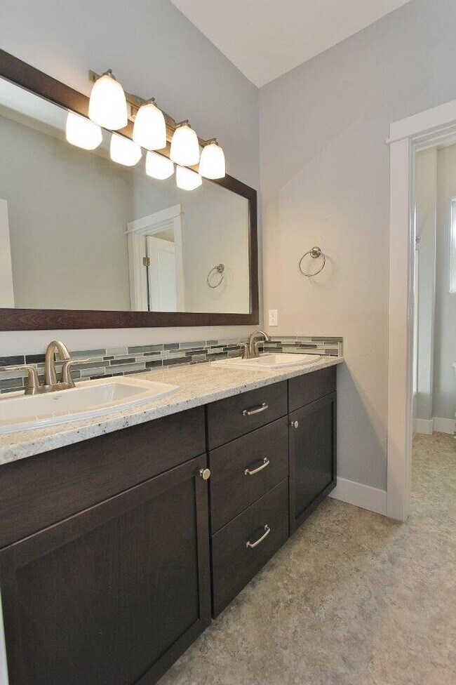 Building Photo - Immaculate Home in Harris Ranch