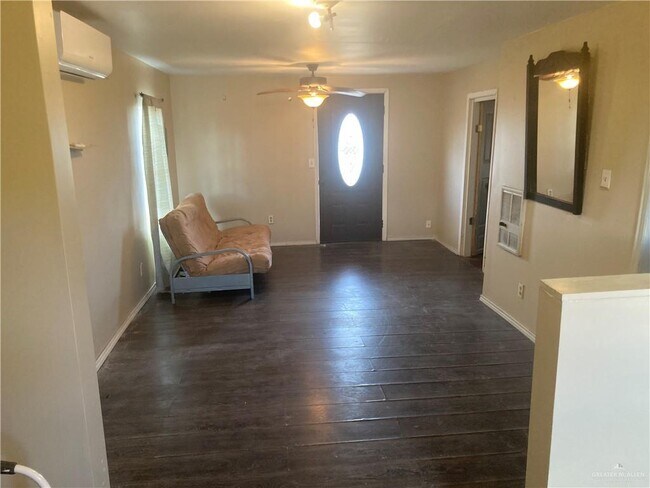 Building Photo - 9919 Villa Dr