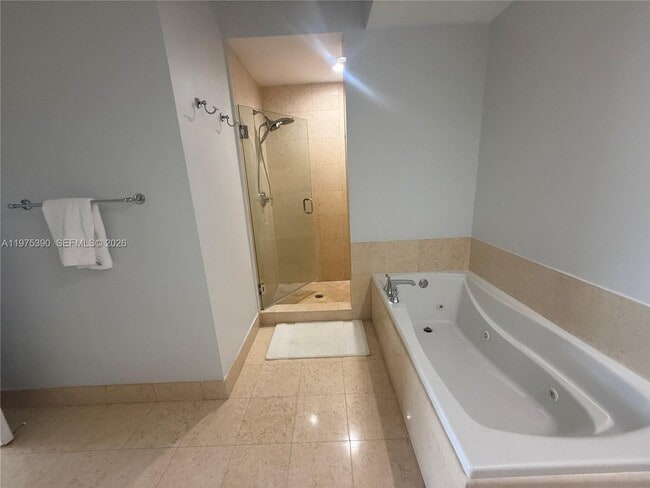 Building Photo - 20000 E Country Club Dr