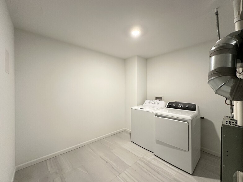 Building Photo - 2550 S Wabash Ave