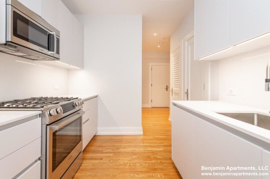 Building Photo - 17 Forest St