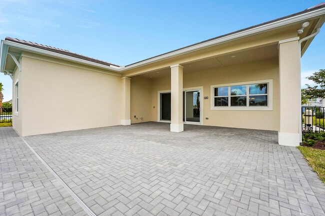 Building Photo - 9341 Crestview Cir