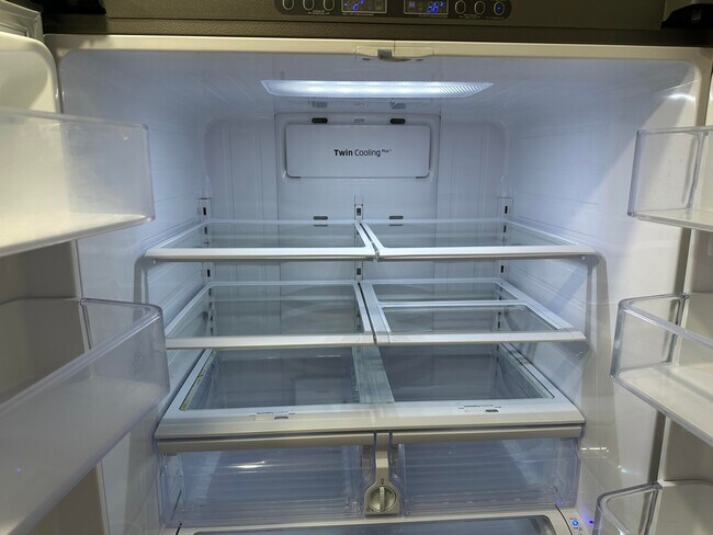 Building Photo - 905 Southridge Rd