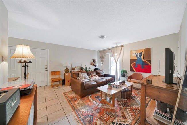 Building Photo - 1104 Kinney Ave