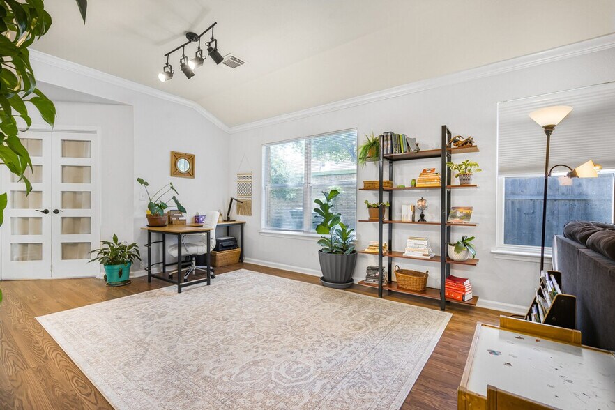 Building Photo - 905 Melted Candle Cove