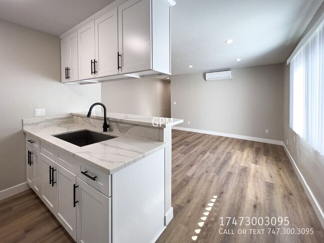 Building Photo - Charming Renovated 1-Bedroom Apartment in ...