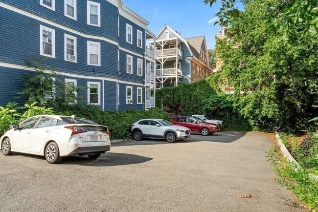 Building Photo - 42-44-44 Woodlawn St