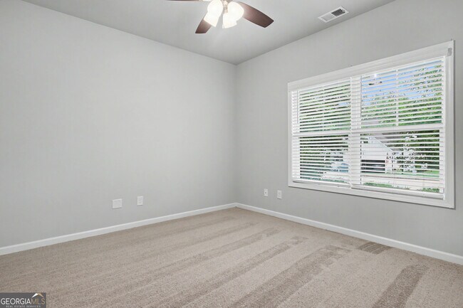 Building Photo - 270 S Ridge