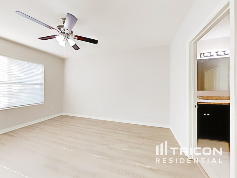 Building Photo - 2449 Valhalla Dr