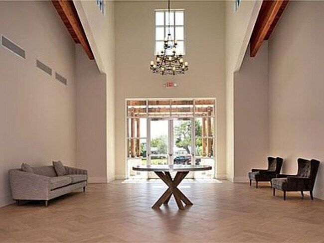 Building Photo - 233 Hauser Dr