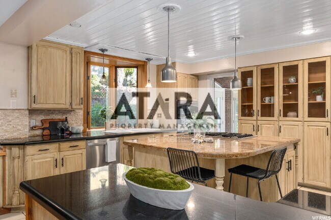 Building Photo - 1577 E Tomahawk Dr