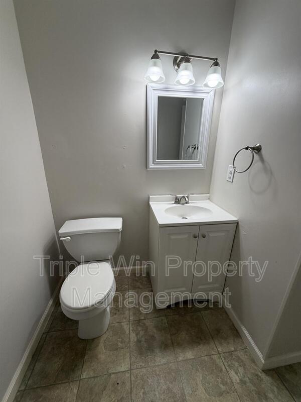 Building Photo - 226 Diekamp Ln