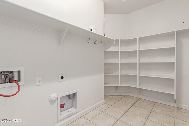 Building Photo - 23759 W Magnolia Dr