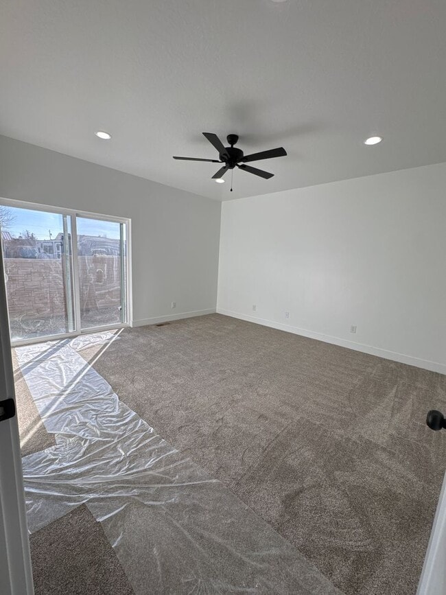 Building Photo - 725 W 350 N