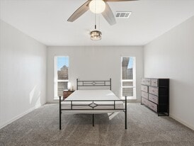 Building Photo - 7010 Lakeshore Dr