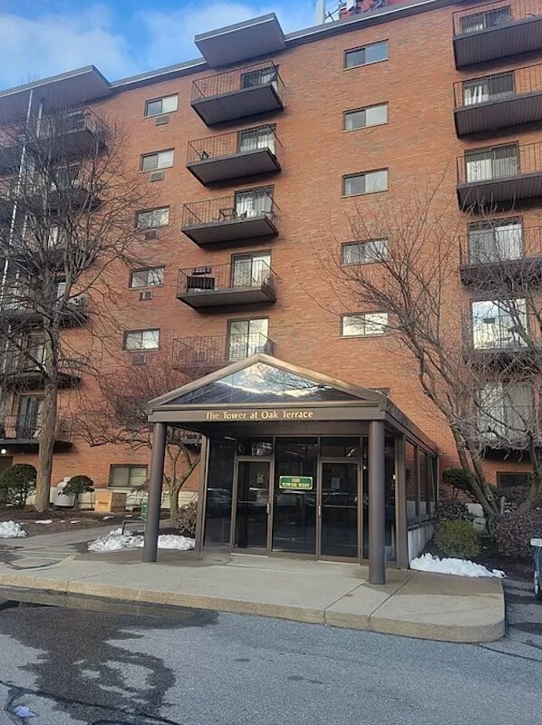 Building Photo - 1321 Worcester Rd