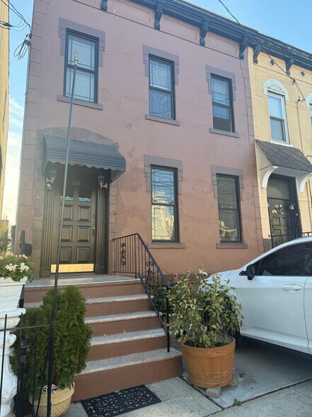 Building Photo - 111 19th St