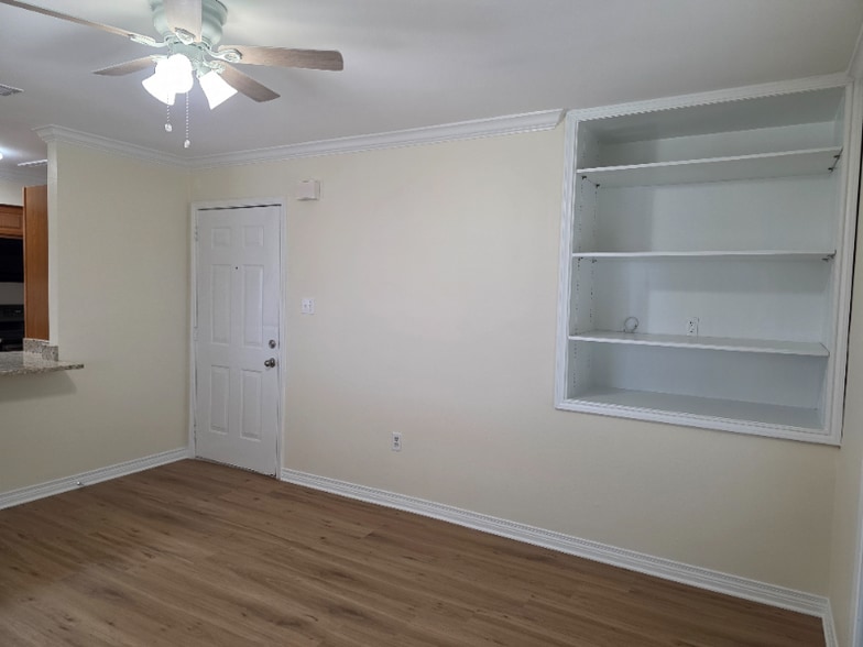 Building Photo - 4780 Pontchartrain Dr