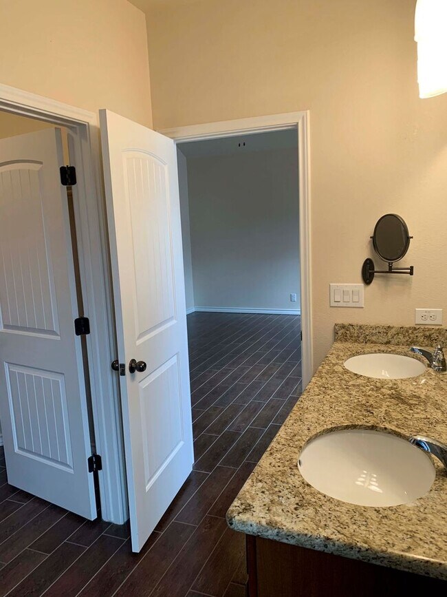 Building Photo - Spacious Ranch Home with Covered Patio & Greenbelt | 410 & Rittiman Rd