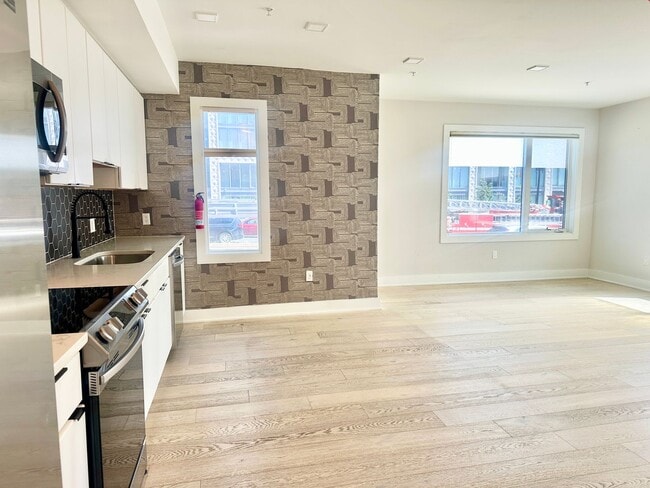 Building Photo - New Building! 2 Bed/ 2 Bath! Parking! Pets...