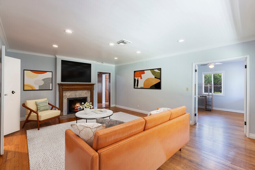Entry Living Room - 4912 Strohm Ave