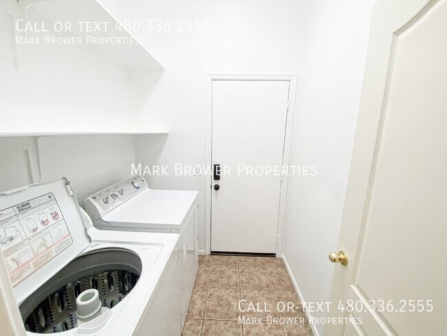 Building Photo - 3918 E Juanita Ave