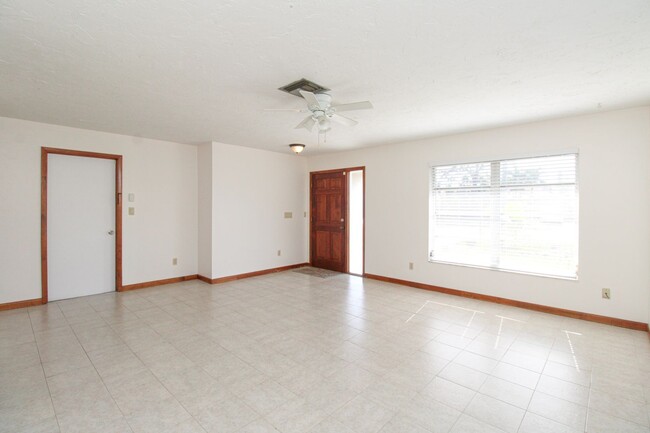 Building Photo - ** 2/2 HOME IN NAPLES PARK UNFURNISHED ** ...