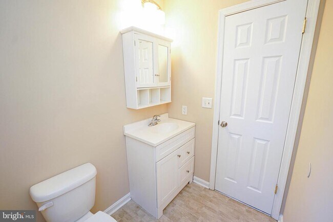 Building Photo - 5679 Anchor Pl