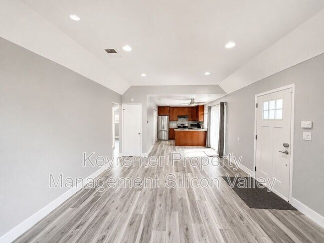 Building Photo - 399 Don Basillo Way