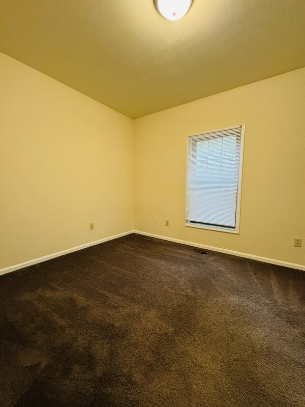 Building Photo - 1323 E 10th St