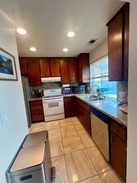 Building Photo - 5941 Main Ave