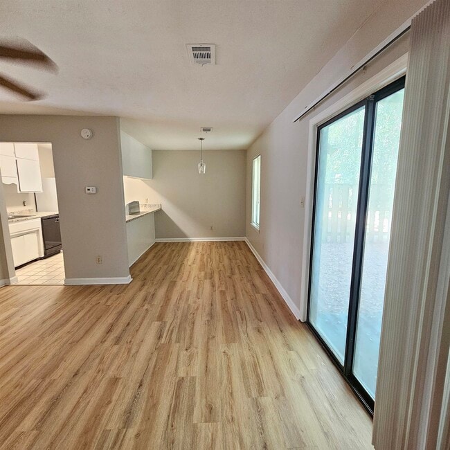 Building Photo - 3687 Donovan Dr