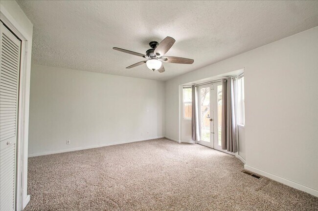 Building Photo - Desirable SE Boise Home Minutes From BSU!