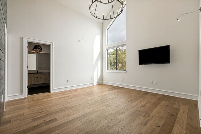 Building Photo - LUXURY TOWNHOME IN LONE STAR DISTRICT