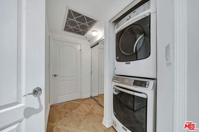 Building Photo - 4477 Woodman Ave