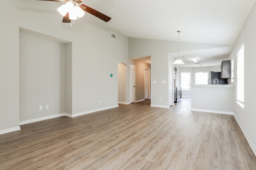 Building Photo - 226 Dover Bluff Dr