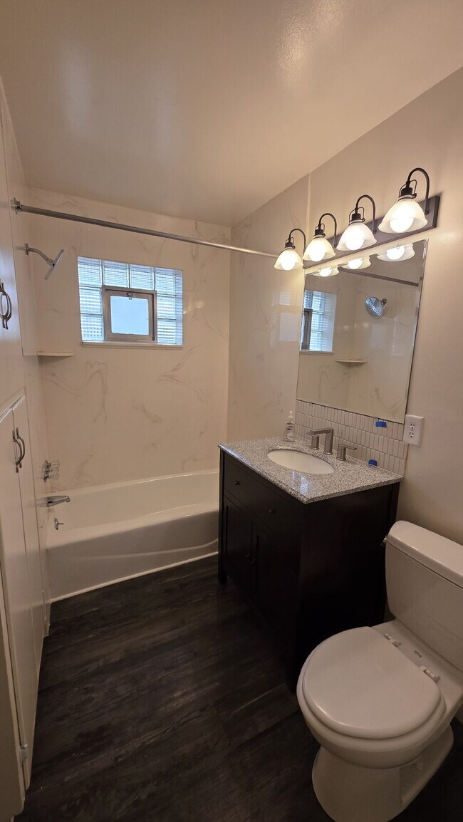 Building Photo - 1060 36th St