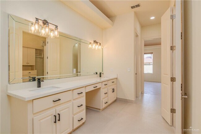 Building Photo - 26 Keystone Dr