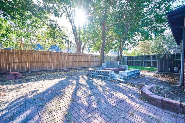 Building Photo - 2314 Pebbledowne Cir