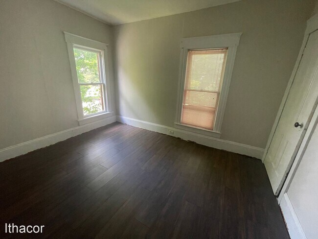 Building Photo - 3 br, 1 bath House - 4 Pendleton St