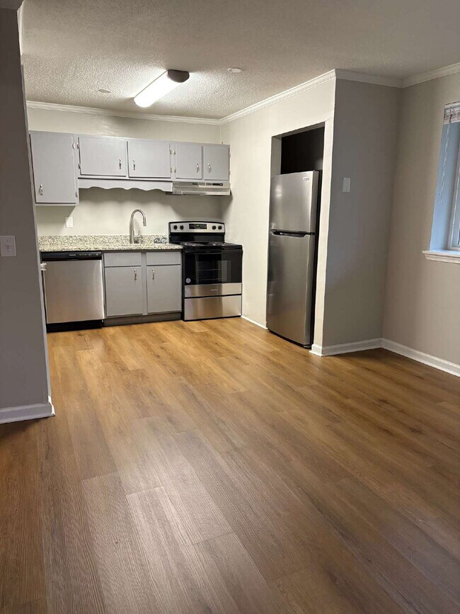 Building Photo - 105 P' Poole Ave #101: Red Bank 1Bed/1Bath Apartment w/ Laundry Units, Central AC, and Granite Co...