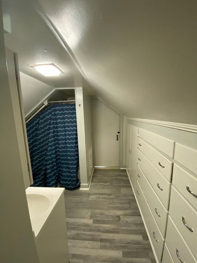 Building Photo - 28 Newbury St