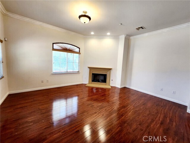 Building Photo - 1016 W Huntington Dr