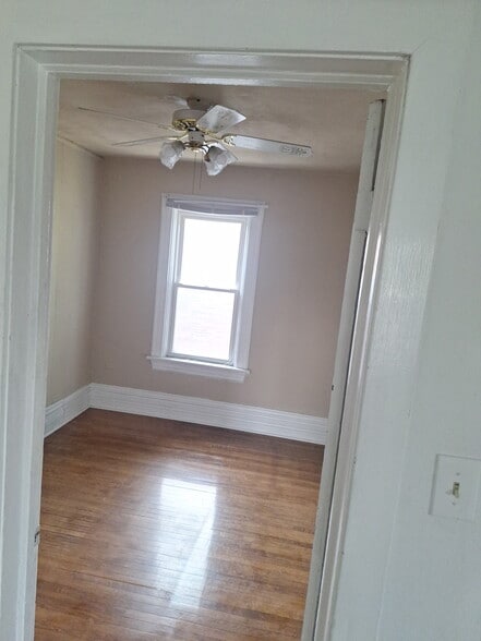 Building Photo - 126 N Maple Ave