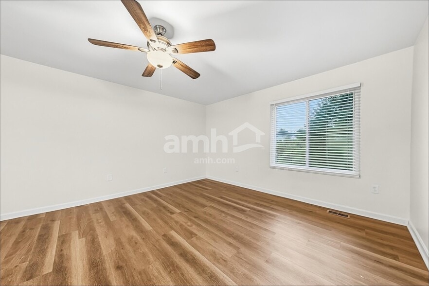 Building Photo - 10082 Shagy Bark Ct